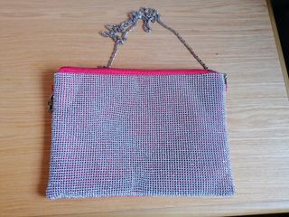 Borsetta rossa e argento con catena