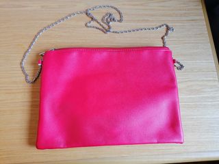 Borsetta rossa e argento con catena