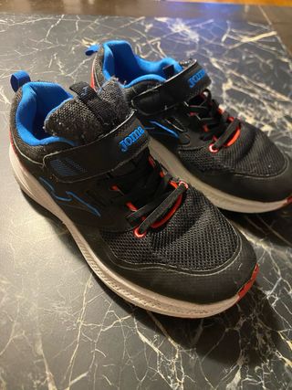 Zapatillas Joma Negras y Azules