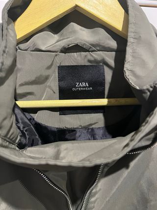 Canguro impermeable verde Zara