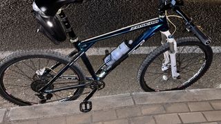 Bicicleta de carbono GT 