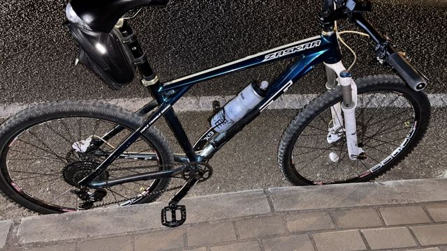 Bicicleta de carbono GT