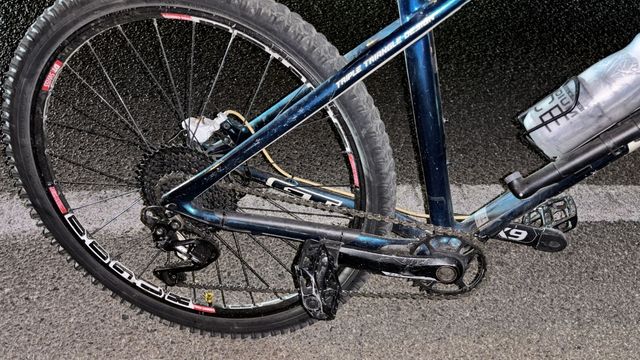 Bicicleta de carbono GT