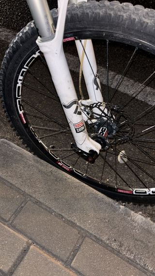 Bicicleta de carbono GT 