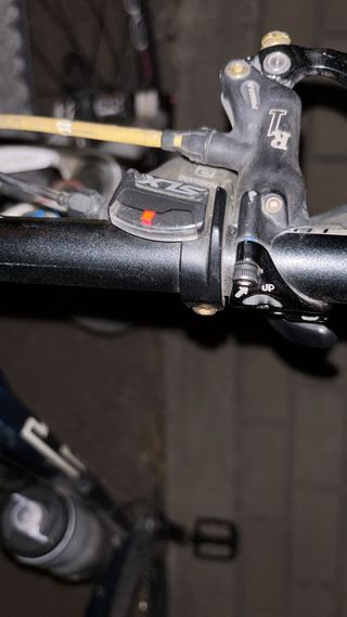 Bicicleta de carbono GT 