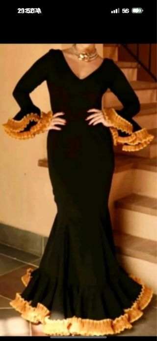 Traje Flamenca Negro y Dorado