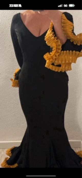 Traje Flamenca Negro y Dorado