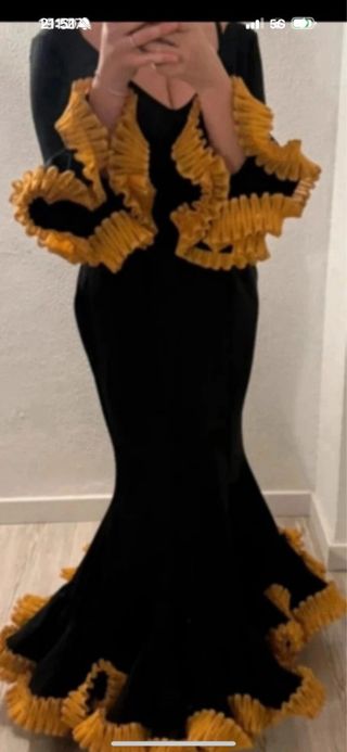 Traje Flamenca Negro y Dorado