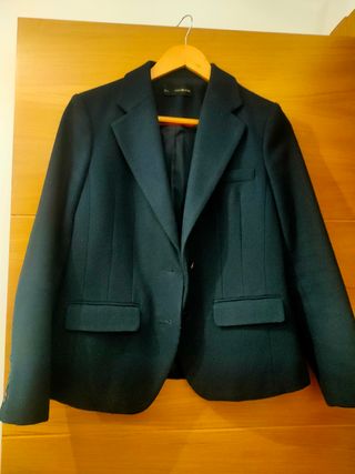 Americana azul marino entallada