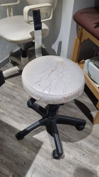 Se regala taburete giratorio sin respaldo