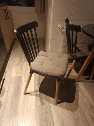 Mesa redonda cristal y 4 sillas madera
