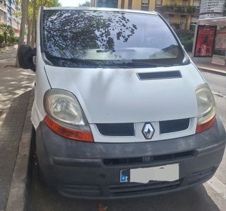 Renault Trafic 2006 con panel solar