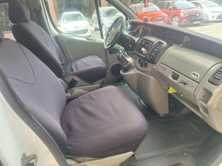 Renault Trafic 2006 con panel solar