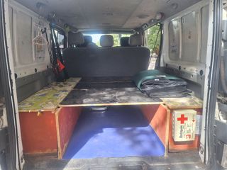 Renault Trafic 2006 con panel solar