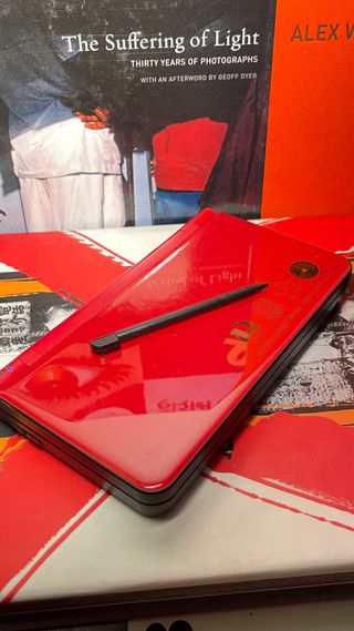 Nintendo DSi XL Roja Mario Bros 25th