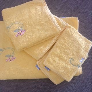 Set asciugamani in spugna (nuovi)