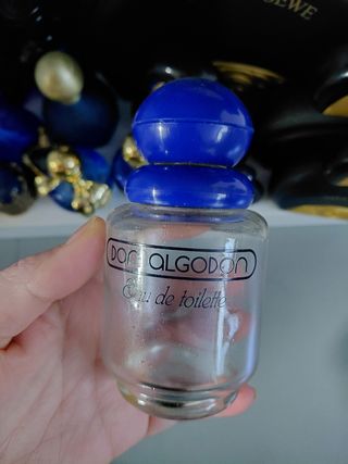 Bottiglie di profumo vuote