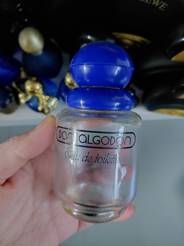 Bottiglie di profumo vuote