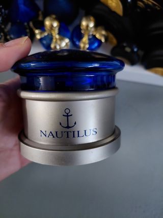 Bottiglie di profumo vuote