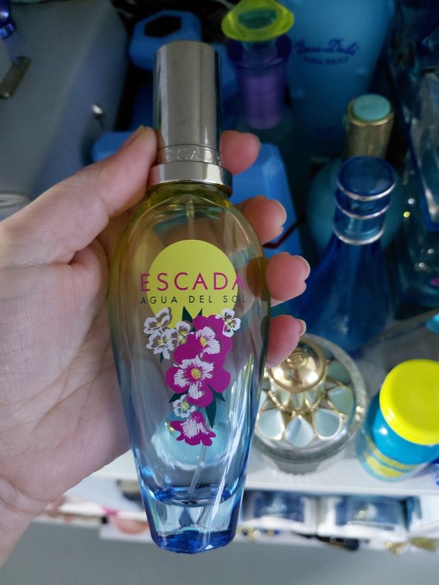 Bottiglie di profumo vuote