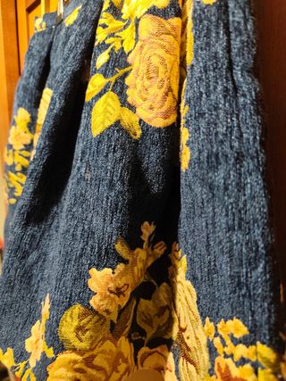 Falda floral azul oscuro talla 14 años