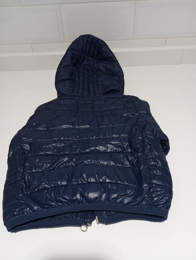 Cazadora acolchada bebé azul marino