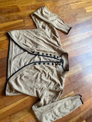mini Jersey beige con botones negros