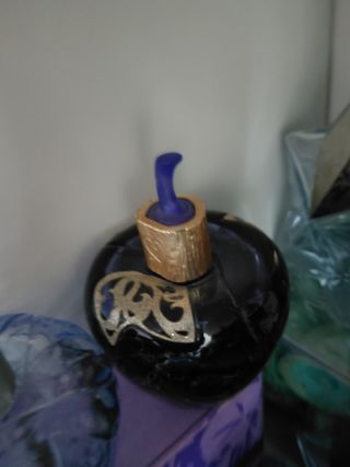 Bottiglie di profumo vuote