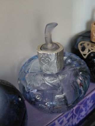 Bottiglie di profumo vuote