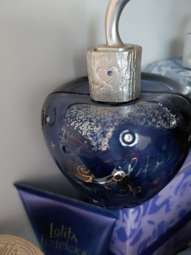 Bottiglie di profumo vuote