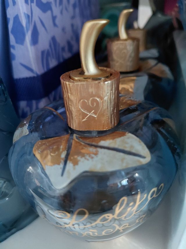 Bottiglie di profumo vuote