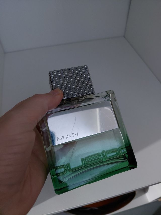 Bottiglie di profumo vuote