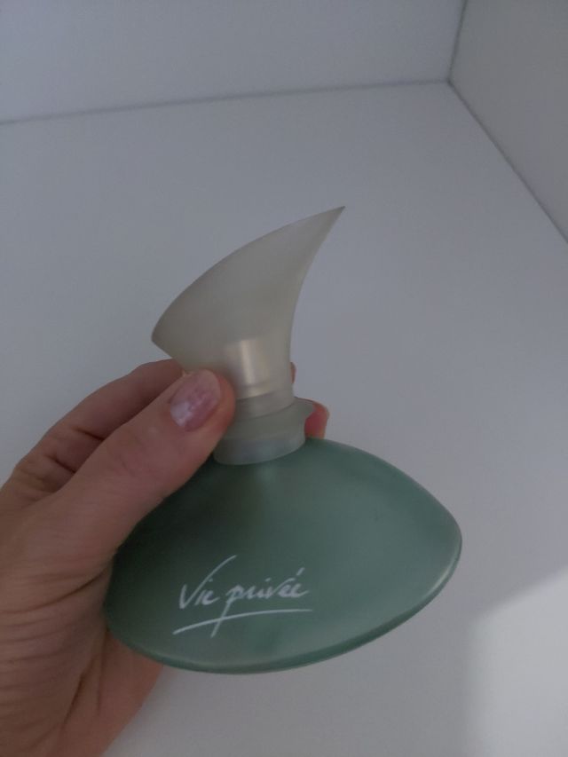 Bottiglie di profumo vuote