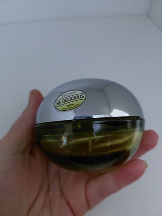 Bottiglie di profumo vuote