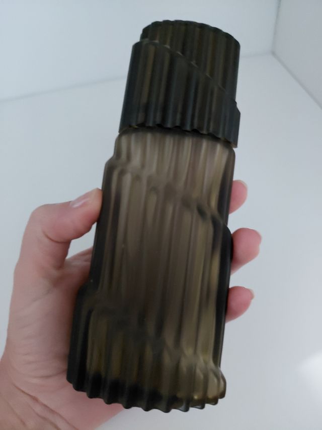 Bottiglie di profumo vuote