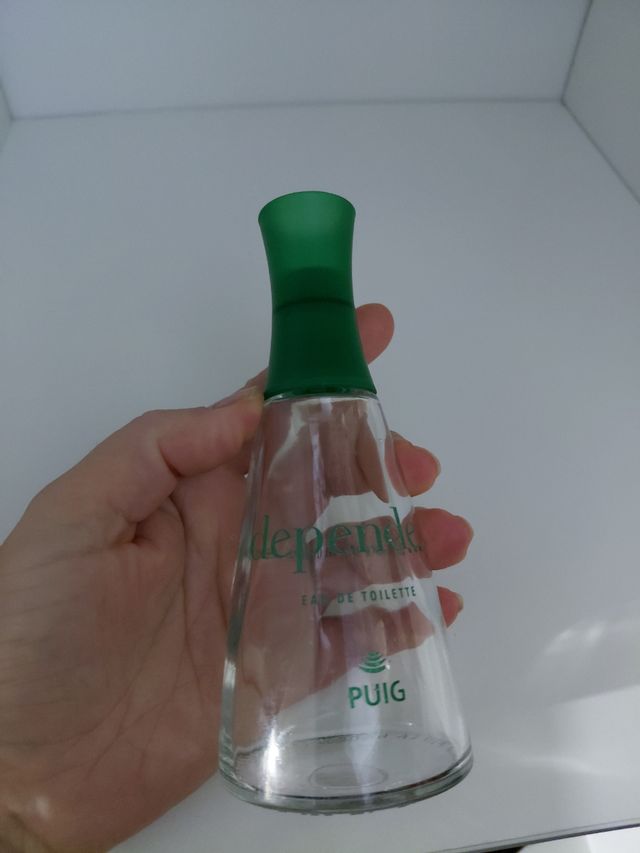 Bottiglie di profumo vuote