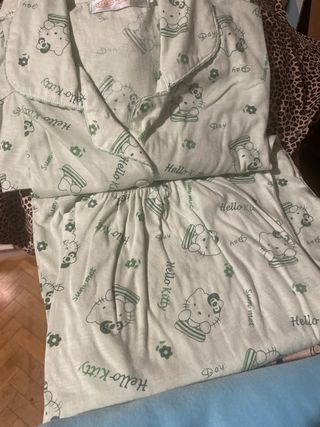 4 camisones y 1 pijama de invierno