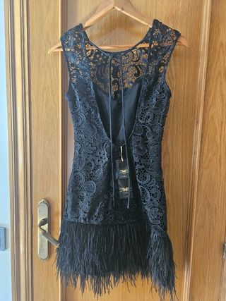 Vestido negro encaje y plumas. Nuevo con etiqueta.
