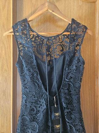 Vestido negro encaje y plumas. Nuevo con etiqueta.
