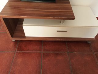 Mesa de salón madera y blanco con cajón