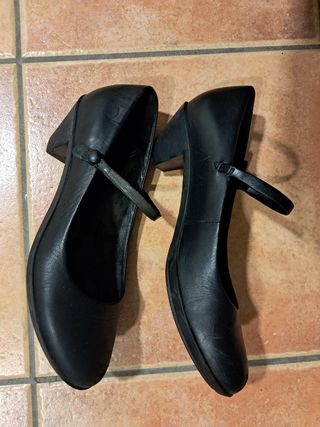 Zapatos Camper tacón negros