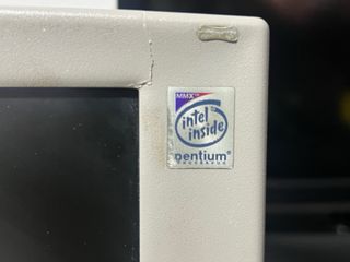Portátil Antiguo Intel Pentium MMX Beige