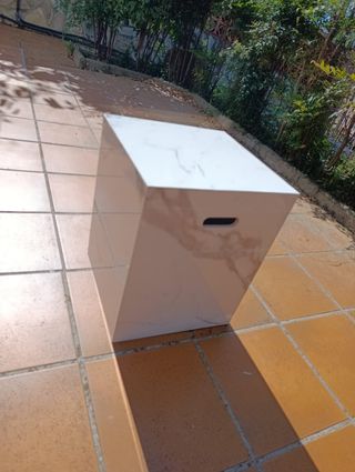 Mesita auxiliar porcelánico blanca