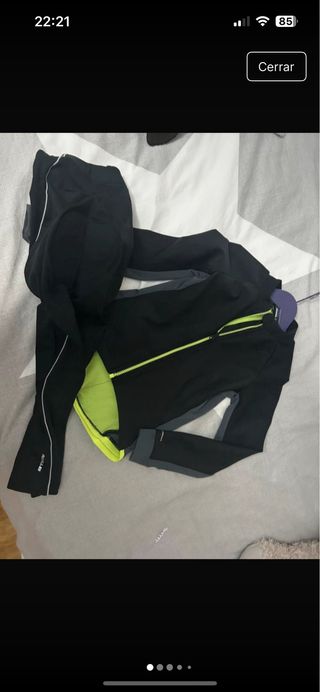 Traje de ciclismo negro y verde, usado una vez