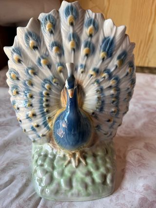 Figura cerámica pavo real abanico