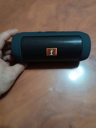Altavoz inalámbrico F negro y dorado