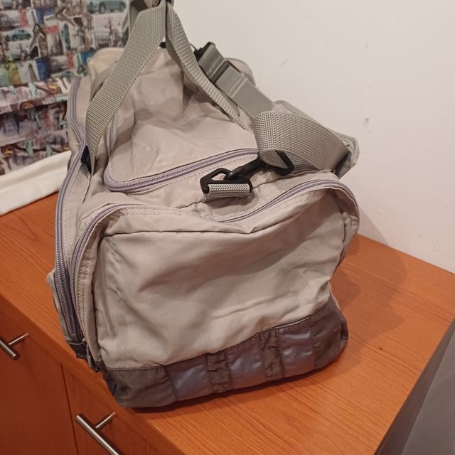 Bolsa deportiva Adidas gris y azul