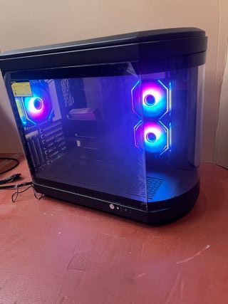 Caja PC Gaming Curva ARGB Diseño Exclusivo