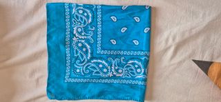 Bandana azul turquesa con paisley