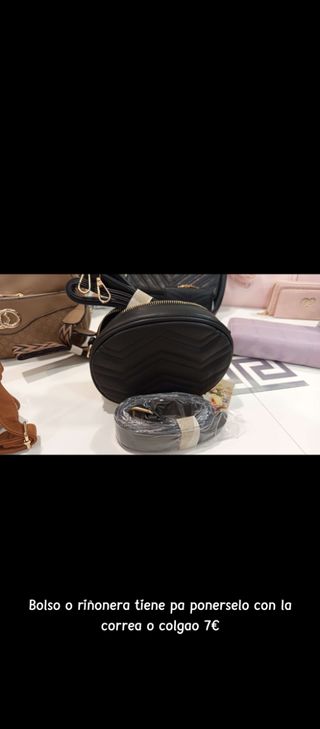 Bolso riñonera negro con correa